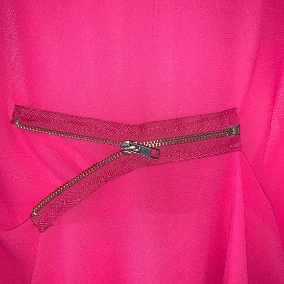 Hot pink dress with zipper at waist - Picture 4 of 6